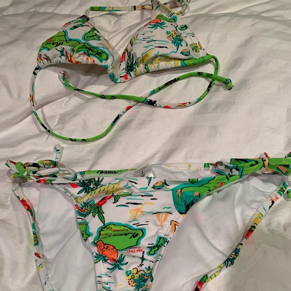 Old Navy Hawaii Print Bikini NWOT M L - Picture 2 of 8